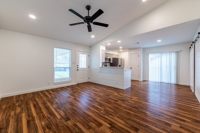 Building Photo - 1205 Dobie Dr