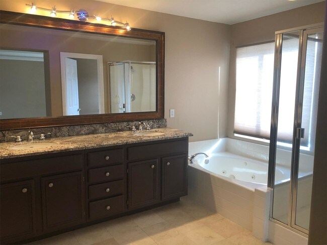 Foto del edificio - 3224 Pine View Dr