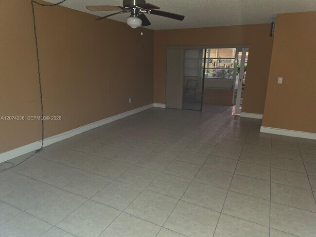 Foto del edificio - 2451 NW 41st Ave