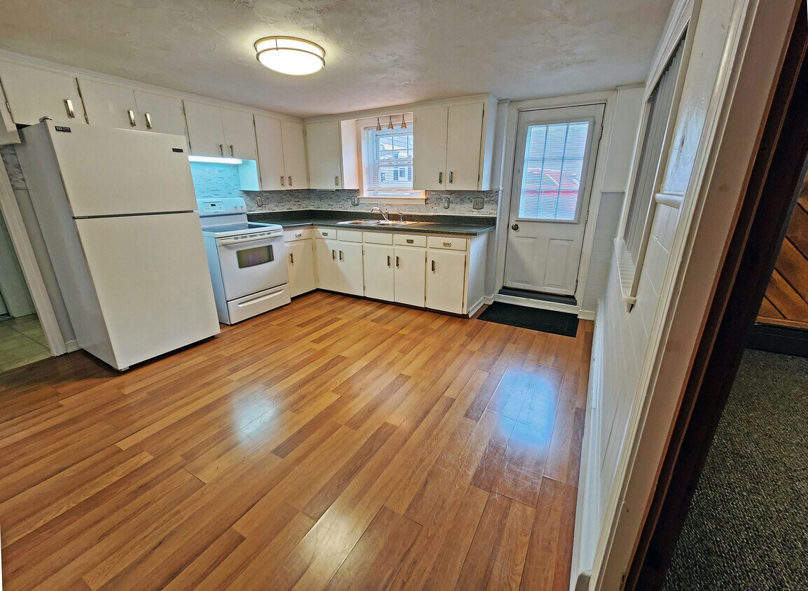 Primary Photo - 216 5th St