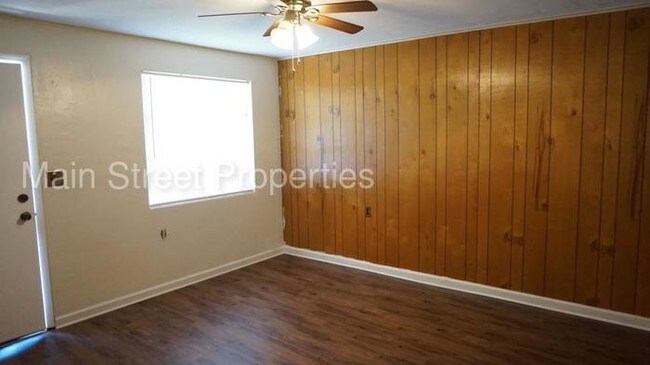 Building Photo - 700 Mills Avenue, Unit B