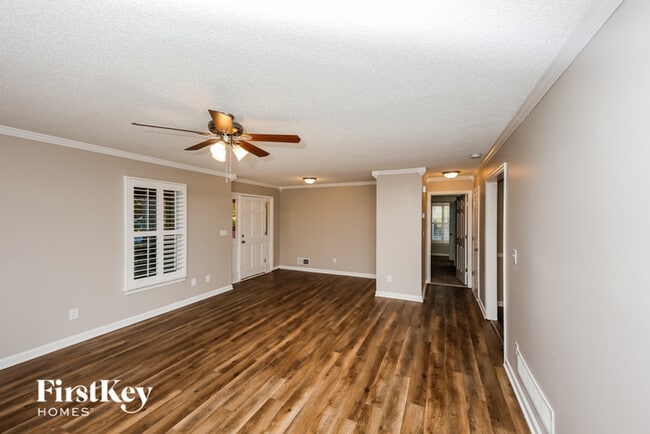 Building Photo - 112 Radford Cir SW