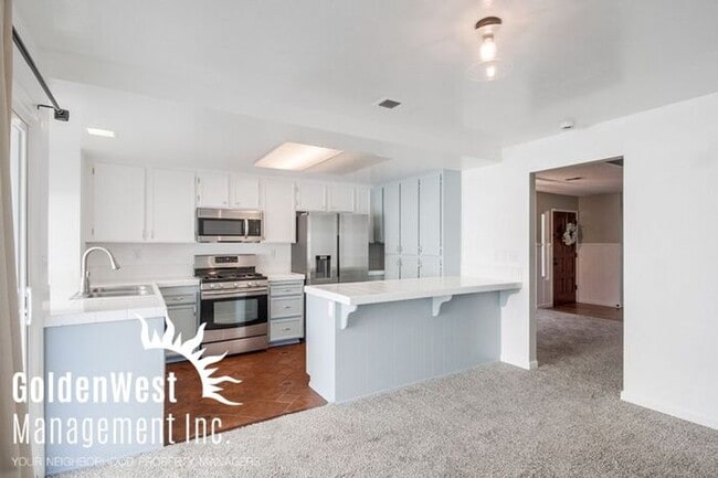 Building Photo - Charming 3Bdm 2.5Ba Single Family Home in ...