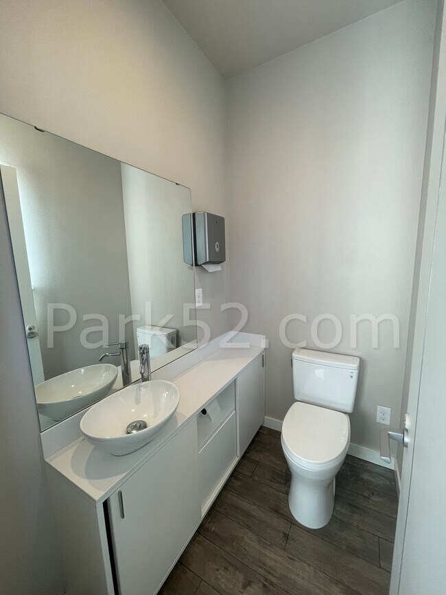 Foto del edificio - Beautiful Tri-Level 3 Bedroom Home in University Place