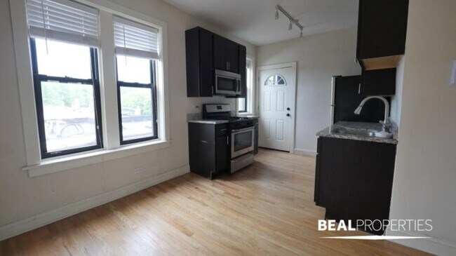 Building Photo - 1 bedroom in CHICAGO IL 60613