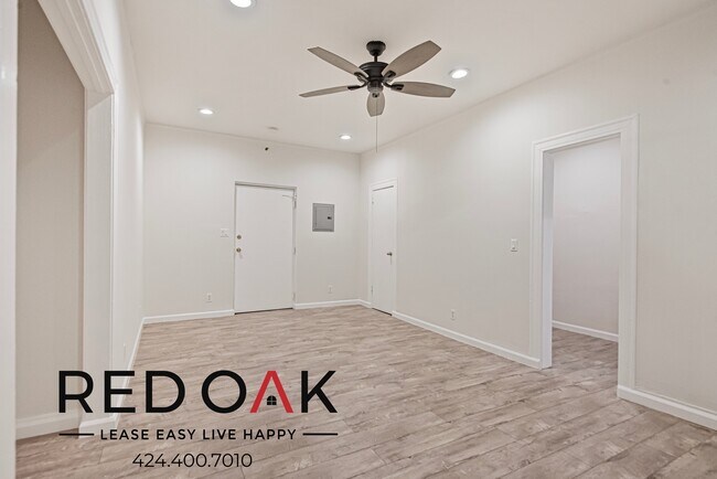 Building Photo - 1057 S Western Ave