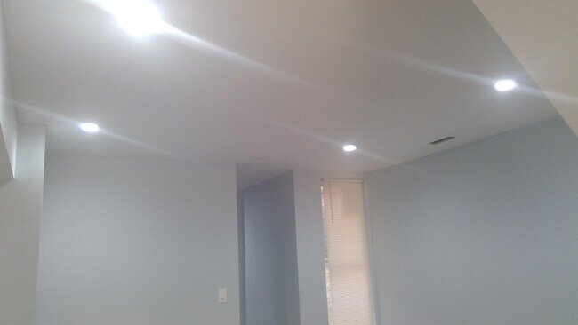 Building Photo - 475 N 50th St