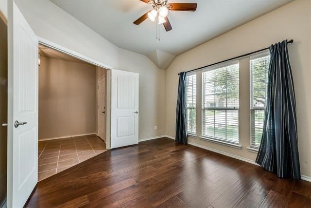 Foto del edificio - 9624 Sleepy Hollow Dr