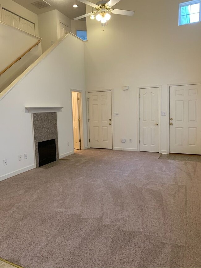 Building Photo - 205 Clusters Cir