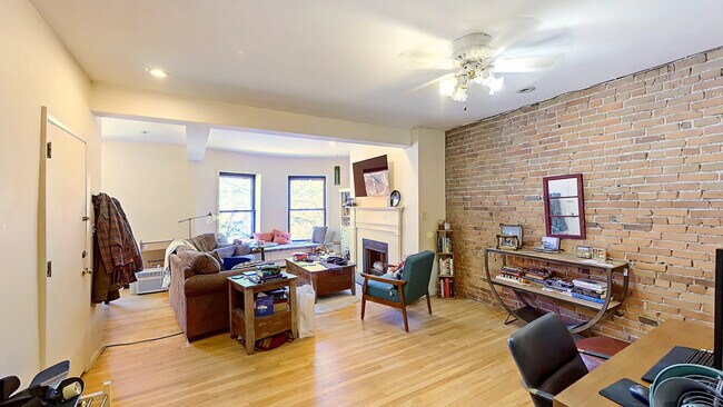 Foto del edificio - 36 Symphony Rd