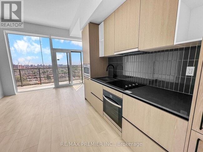 Building Photo - 1285 Dupont St