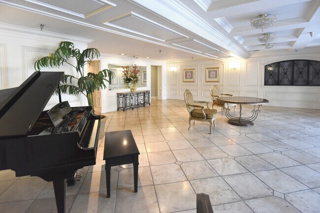 Foto del edificio - 540 N Rossmore Ave