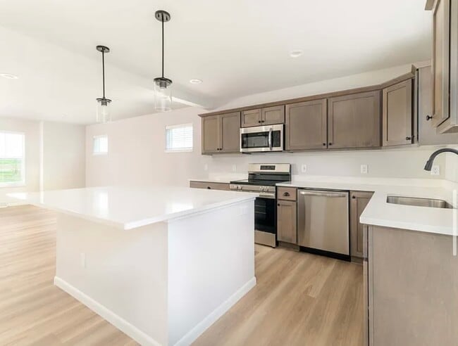 Building Photo - 1674 Happy Trails Rd