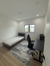 Building Photo - 1200 W 37th Dr