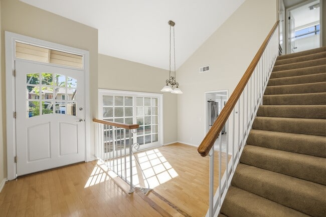 Building Photo - 508 Ventaja