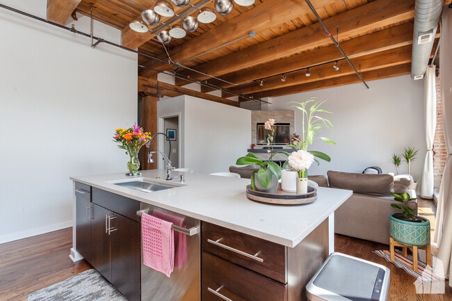 Building Photo - 1750 N Wolcott Ave