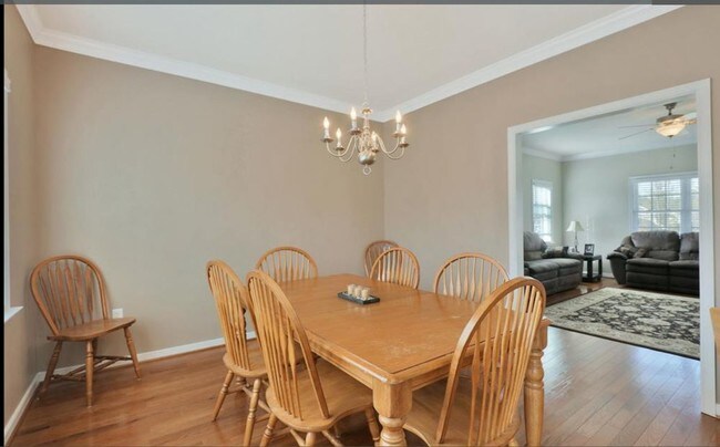 Foto del edificio - 8324 Shady Banks Dr