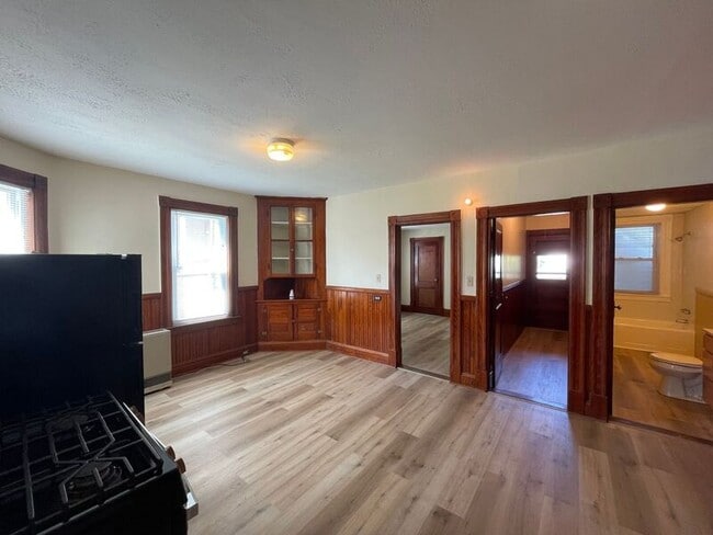 Building Photo - 68 Laval St