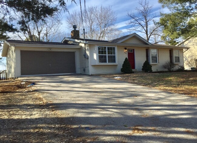 Building Photo - 3719 Clearview Dr