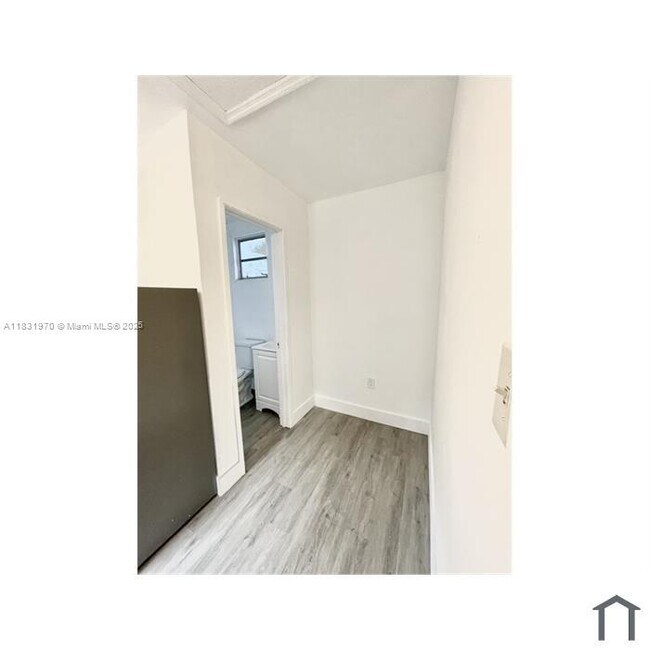 Foto del edificio - 784 NW 100th St