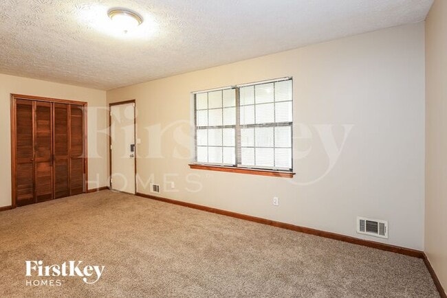 Building Photo - 20 Trace Dr