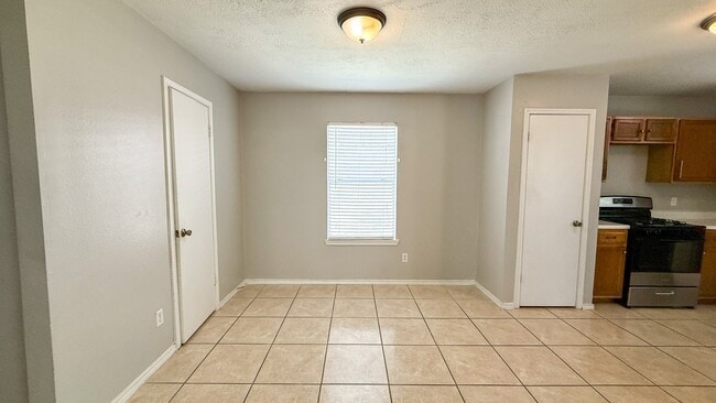 Building Photo - 503 Willow W Dr