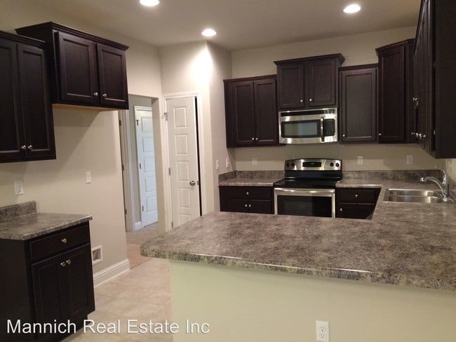 Building Photo - 4 br, 2.5 bath House - 150 Athene St.