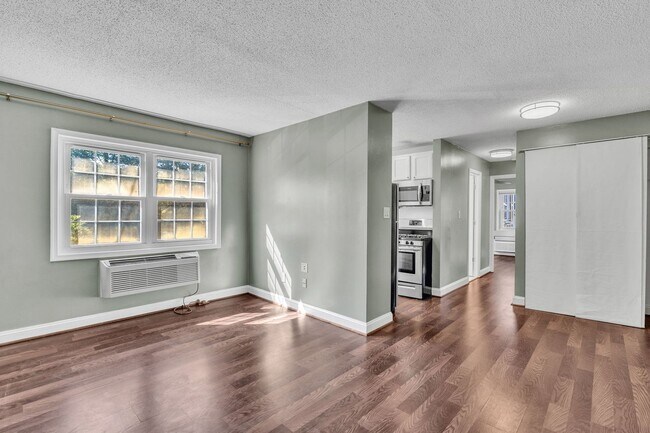 Foto del edificio - 2237 Farrington Ave