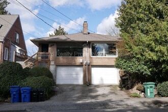 Building Photo - 708 N 80th St