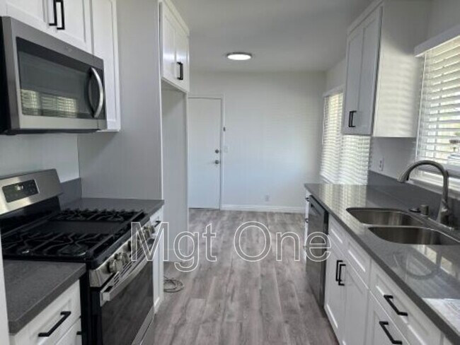 Foto del edificio - 15191 Yorba Ave