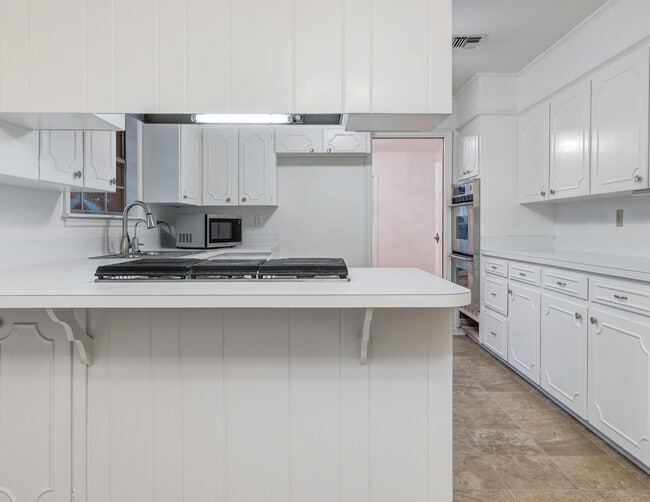 Foto del edificio - 225 Aurore Ave