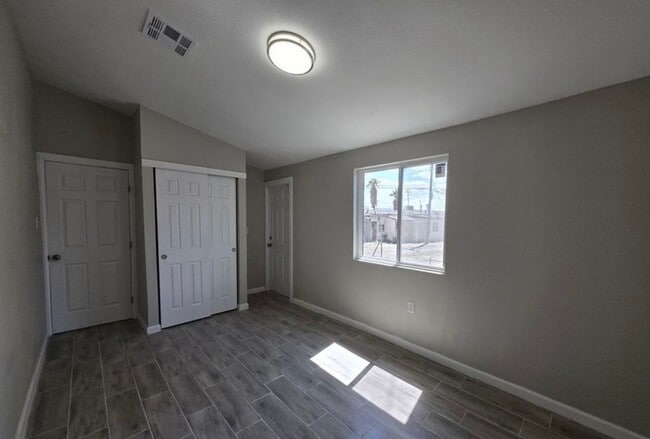 Building Photo - 101 N Seville Dr