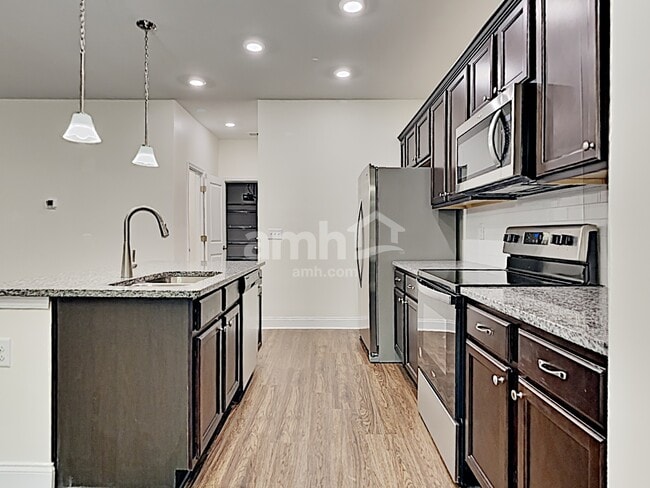 Building Photo - 121 Sweet Gum Dr