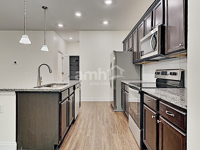 Foto del edificio - 121 Sweet Gum Dr