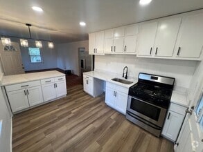 Building Photo - 608 Byram St
