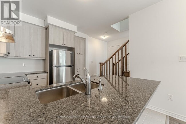Building Photo - 37 Pearen Ln