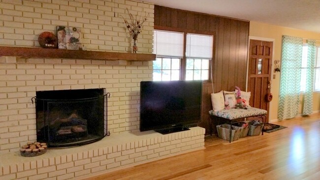 Foto del edificio - 3 Bed 2 bath in Hendersonville!!