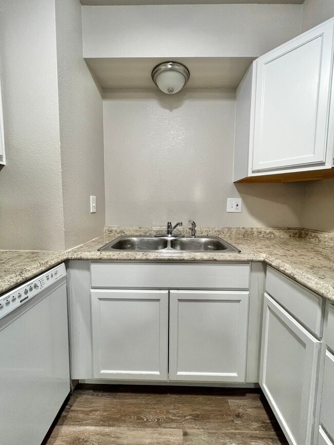 Foto del edificio - Larch1642 (KC-AM)