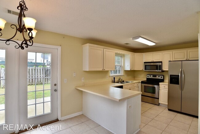 Building Photo - 3 br, 2.5 bath House - 109 Aubrey Trail