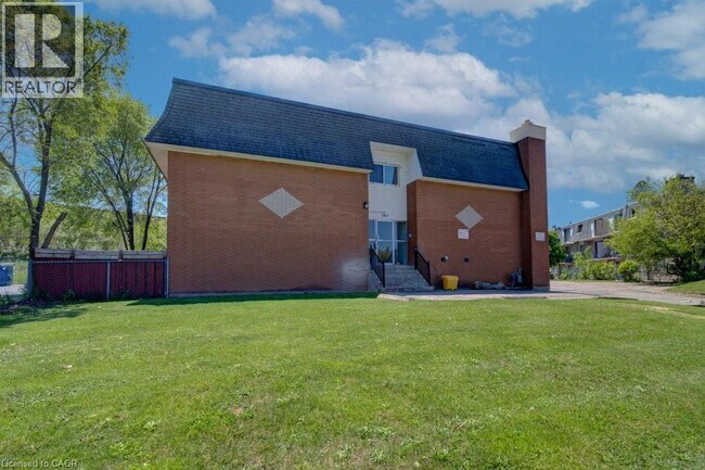 Building Photo - 267 Clyde Rd