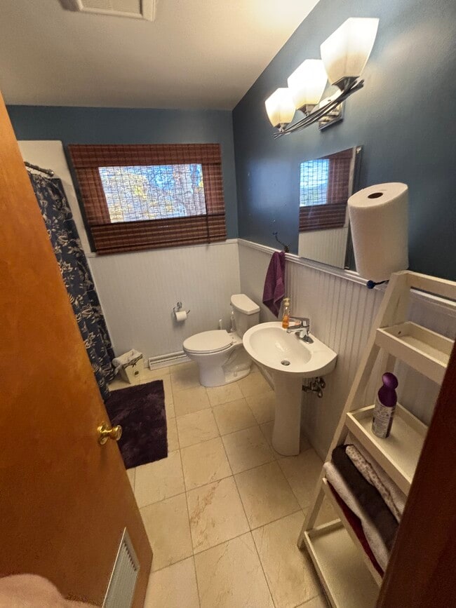 Building Photo - 1473 Linn St