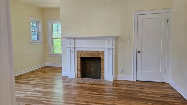 Building Photo - 1509 Parkway
