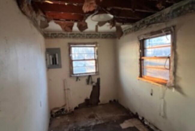 Building Photo - 208 Roosevelt St