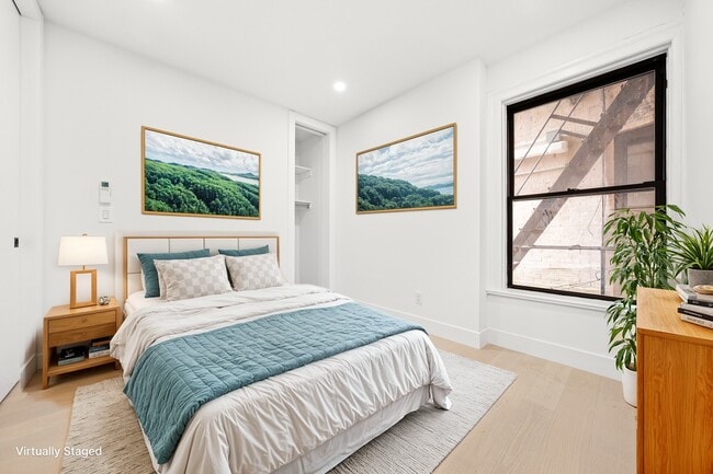 Foto del edificio - 704 Eighth Avenue