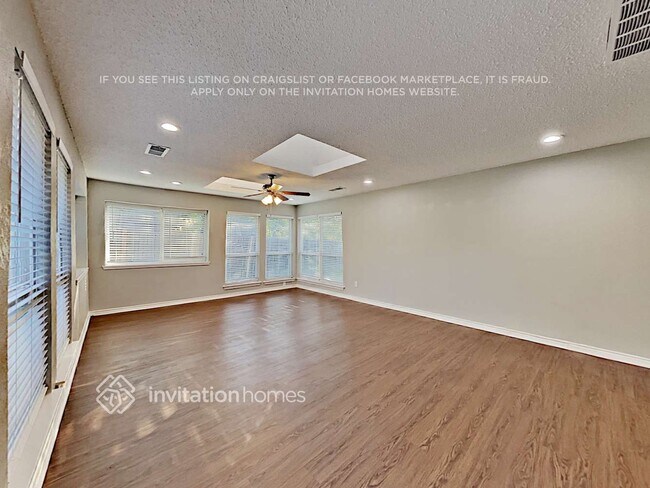 Foto del edificio - 2206 Cedarcrest Dr