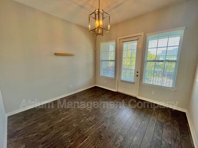 Building Photo - 865 Taramundi Dr