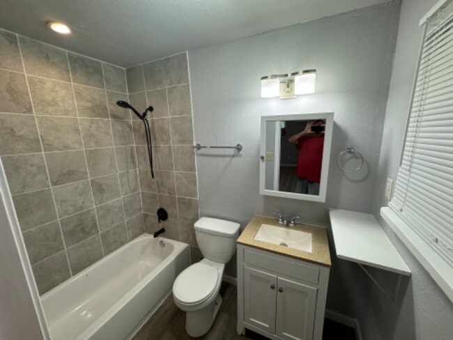 Building Photo - 205 13th