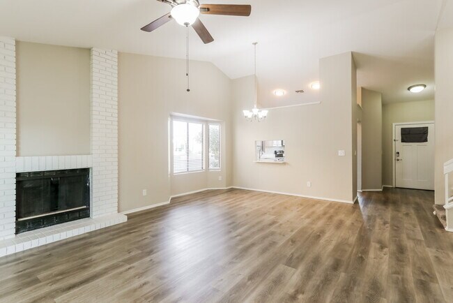 Foto del edificio - 7916 N Roundstone Dr