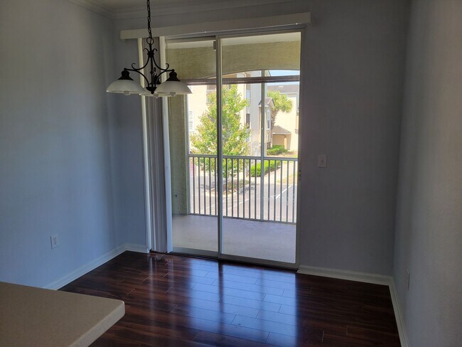 Foto del edificio - 3 Bedroom Beautiful Condo in Mirabella Com...