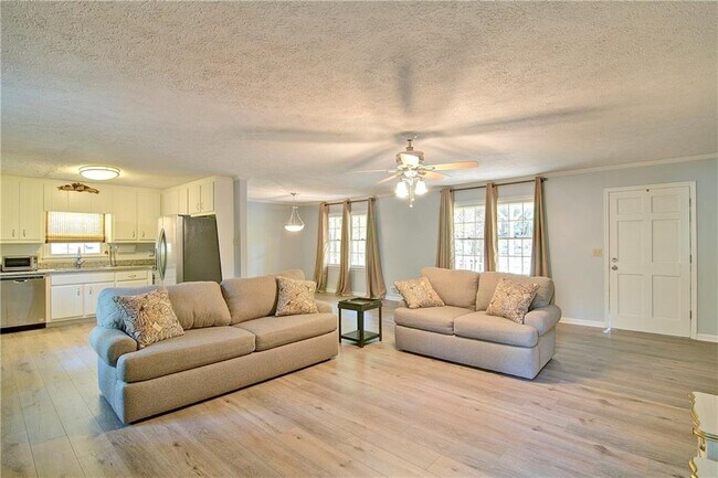 Building Photo - 508 River Lakeside Ln